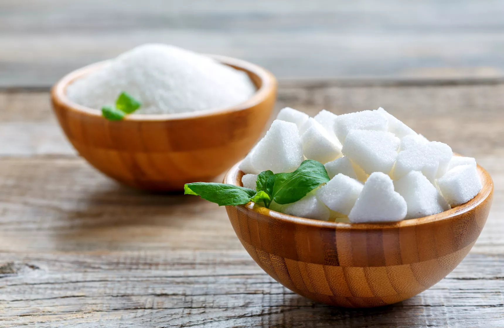 Bowls with sugar and sugar cubes.