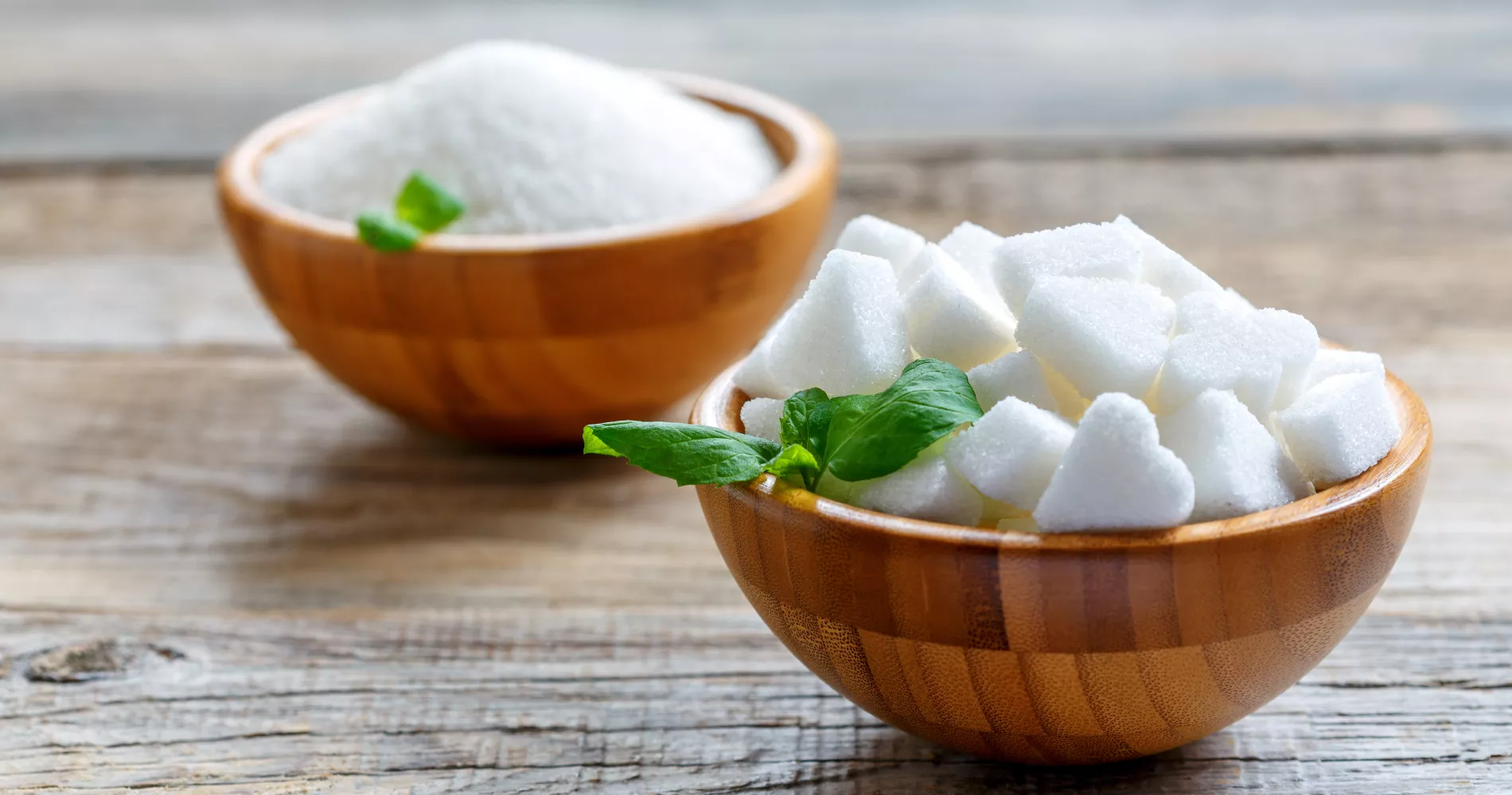 Bowls with sugar and sugar cubes.